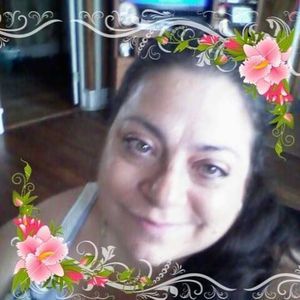 Meet your Posher, Claudia